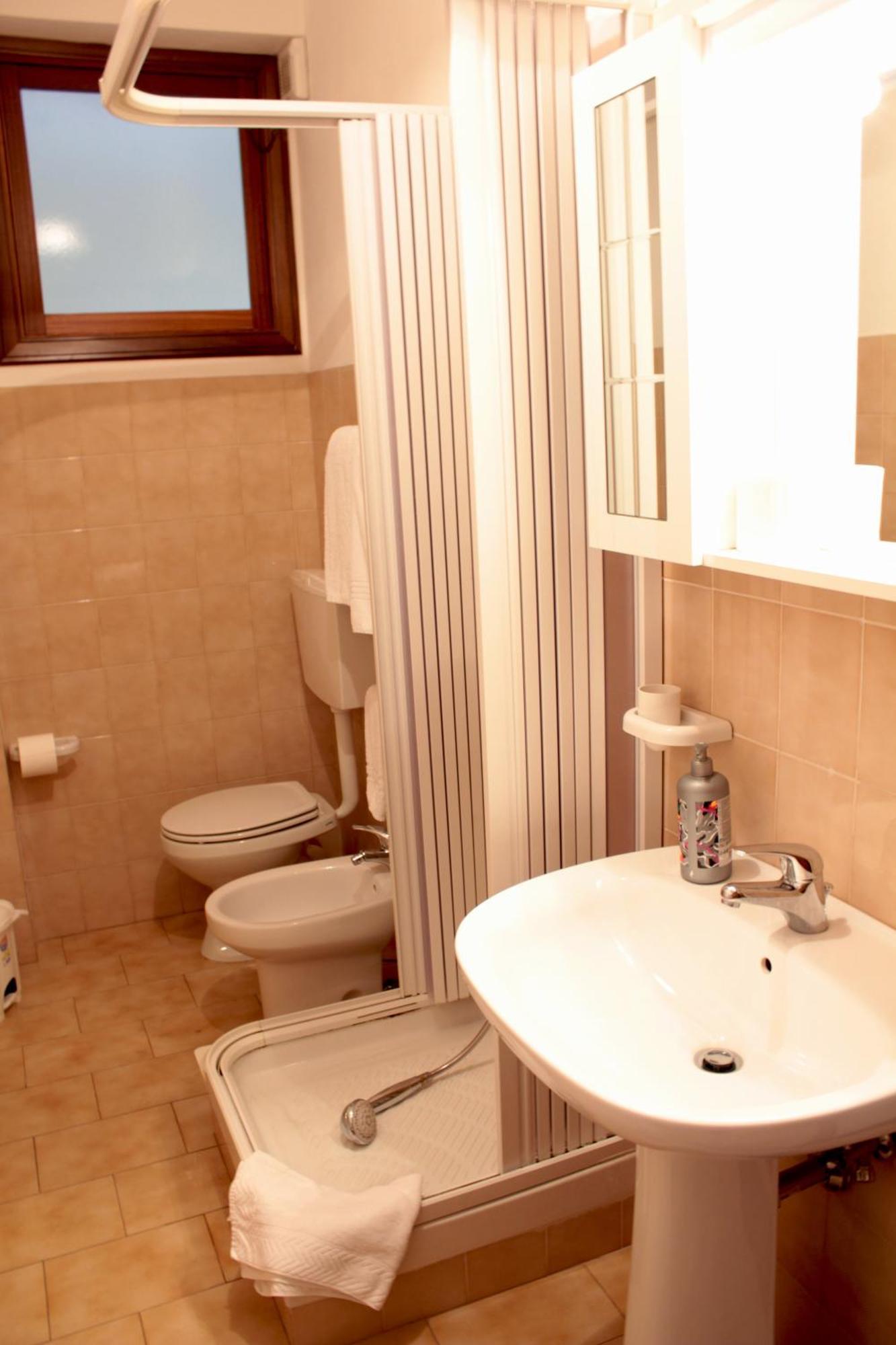 란다조 Ai Tre Parchi Bed And Bike B&B 객실 사진
