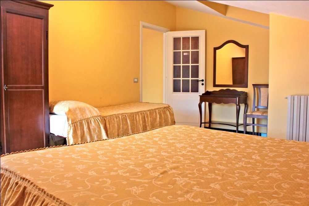 란다조 Ai Tre Parchi Bed And Bike B&B 외부 사진