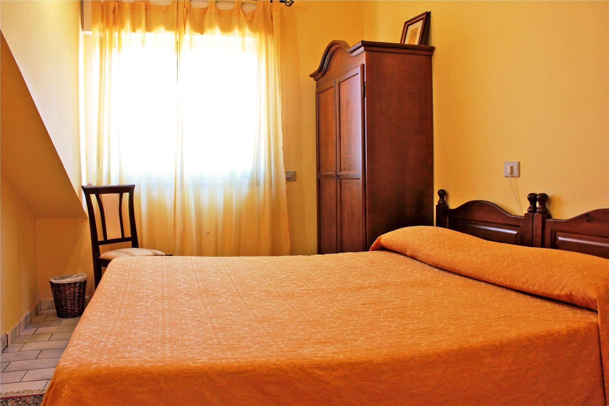 란다조 Ai Tre Parchi Bed And Bike B&B 외부 사진