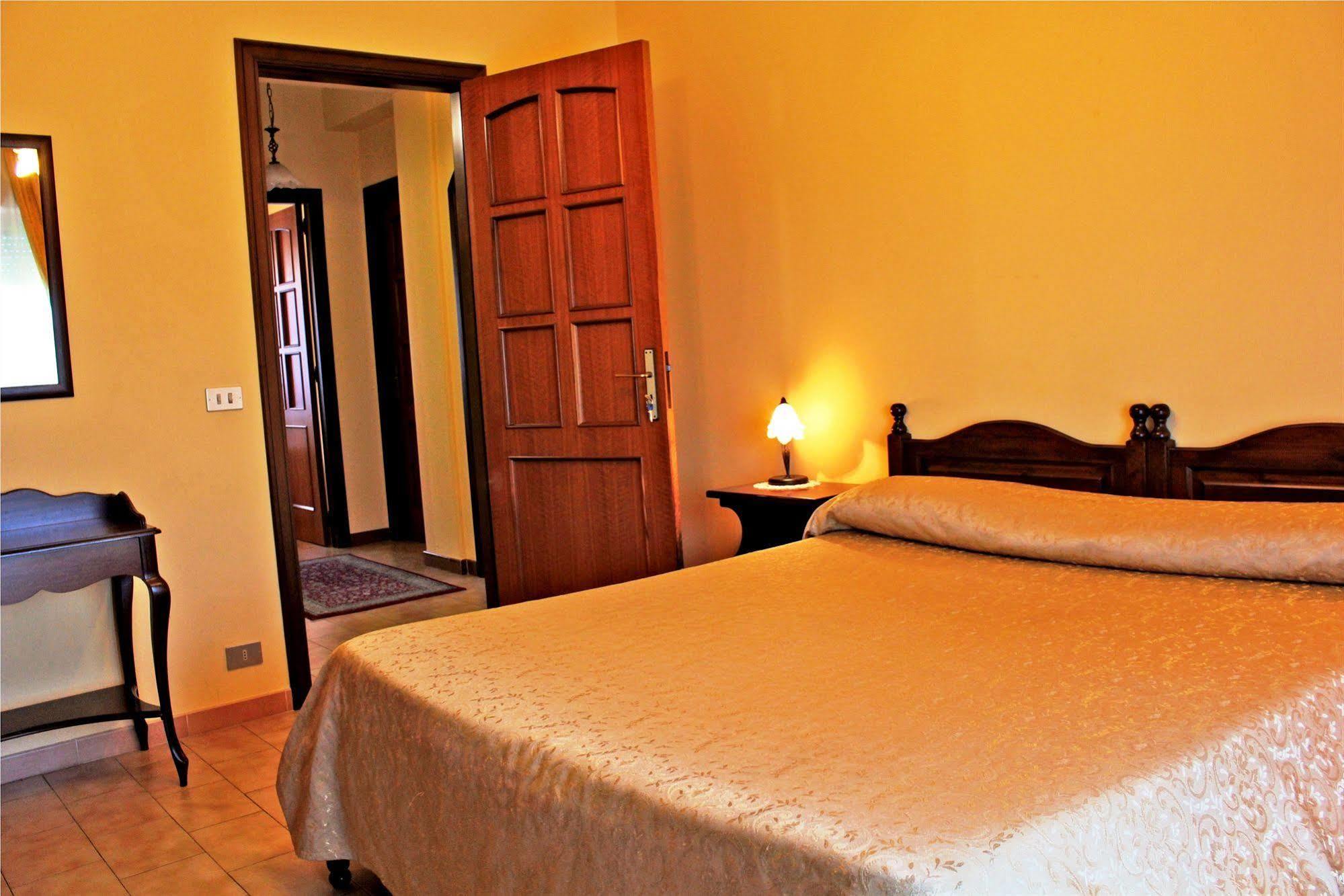 란다조 Ai Tre Parchi Bed And Bike B&B 외부 사진